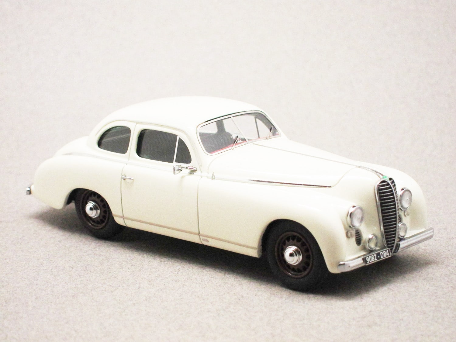 Delahaye 135M Guilloré blanche roues à disques (Esval) 1/43e