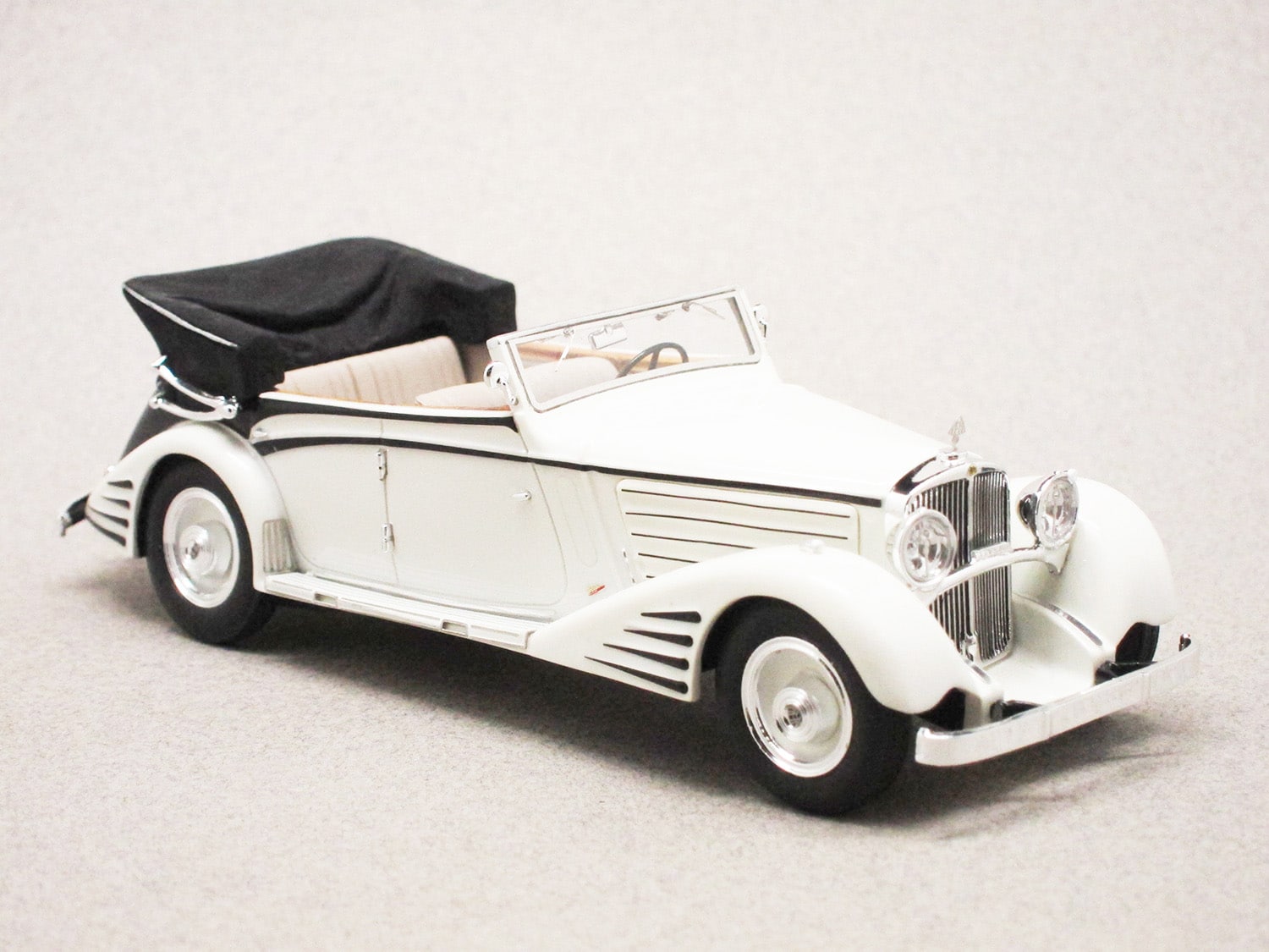 Maybach Zeppelin DS8 Cabriolet Spohn 1934 blanche (Matrix) 1/43e
