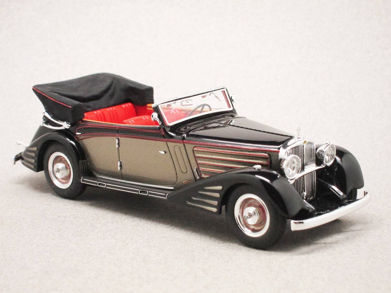 Maybach Zeppelin DS8 Cabriolet Spohn 1934 noir et bronze (Matrix) 1/43e