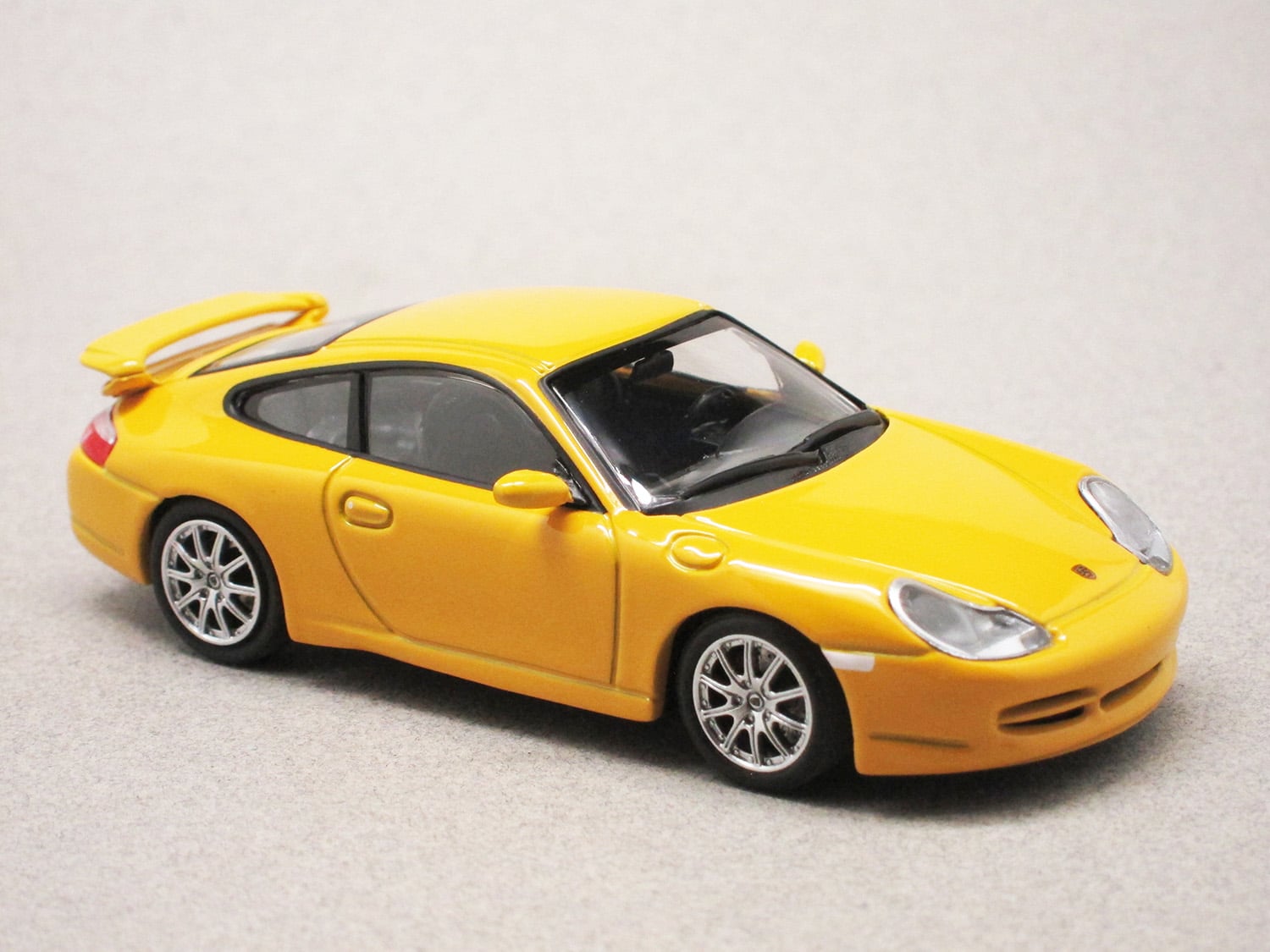 Porsche 911 996 GT3 1999 jaune (Minichamps) 1/43e