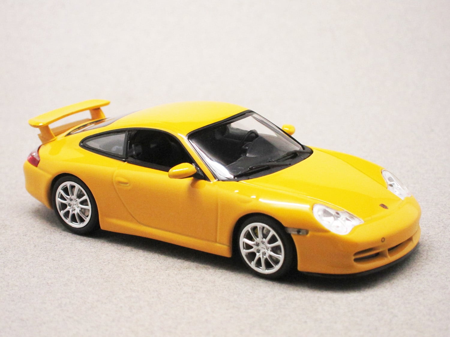 Porsche 911 996 GT3 2003 jaune (Minichamps) 1/43e