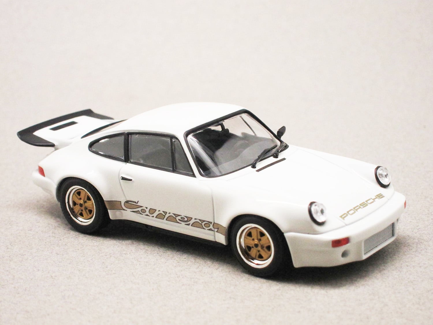 Porsche 911 Carrera RS 3.0 blanche (Maxichamps) 1/43e