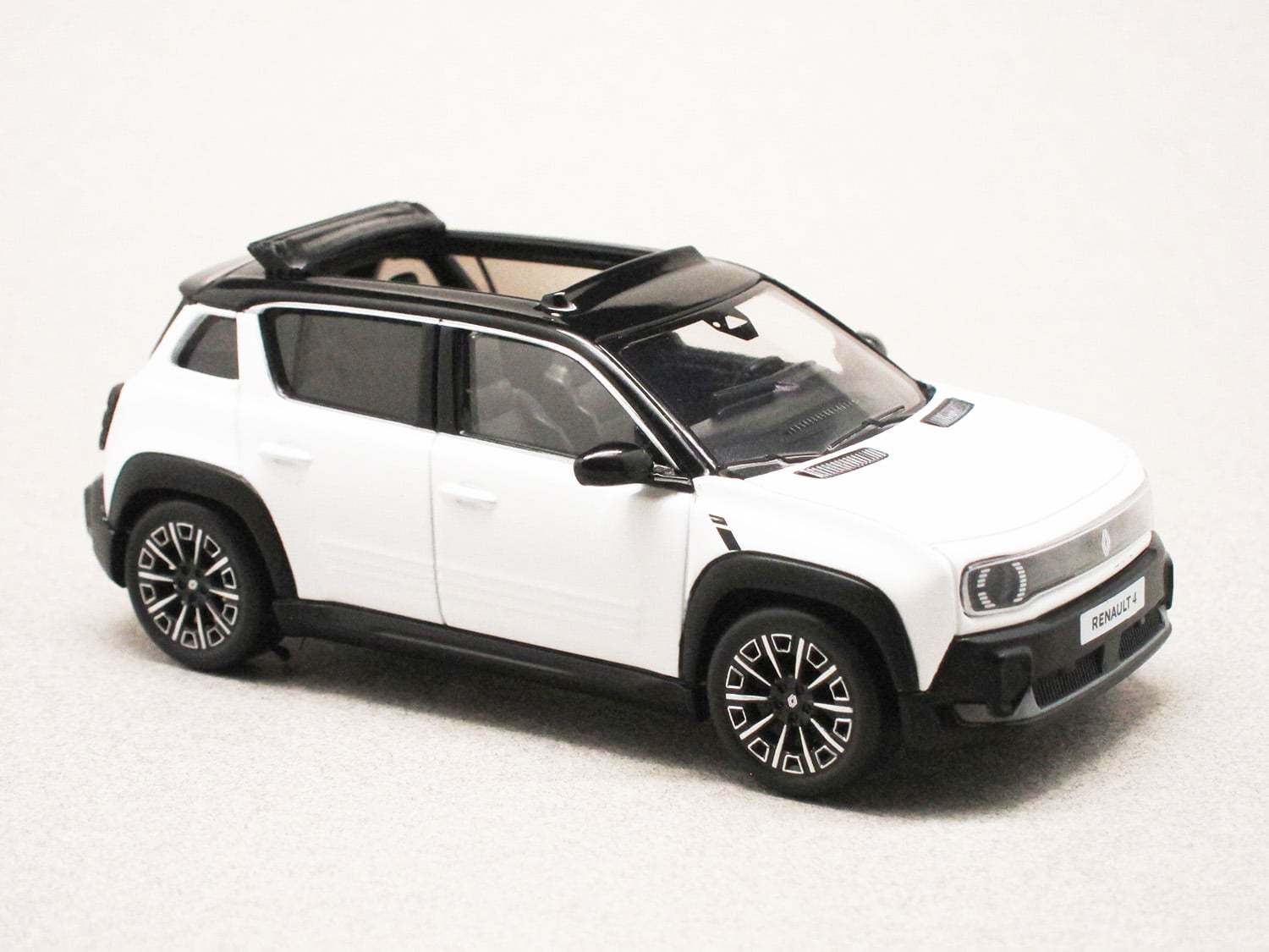 Renault 4 E-Tech blanche (Norev) 1/43e