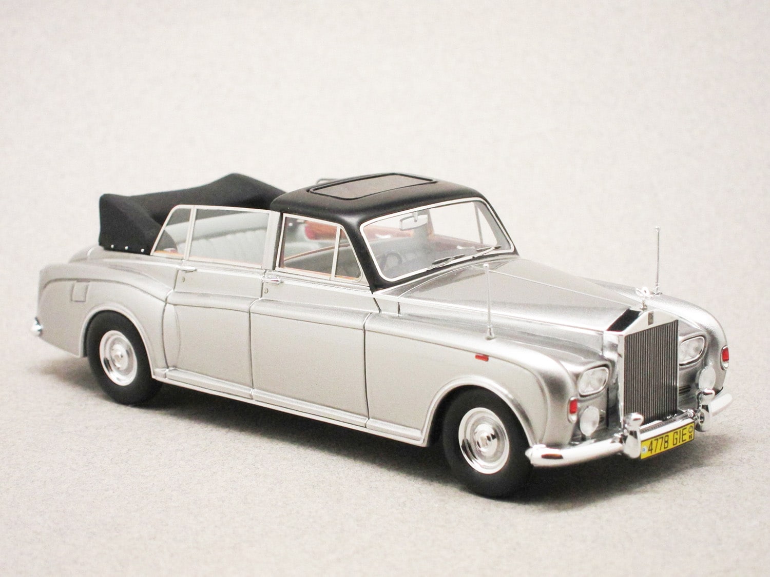Rolls-Royce Phantom VI Landaulette 1972 grise (Matrix) 1/43e