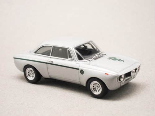 Alfa Romeo GTA 1300 Junior grise (Maxichamps) 1/43e