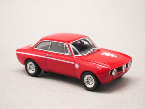 Alfa Romeo GTA 1300 Junior rouge (Maxichamps) 1/43e