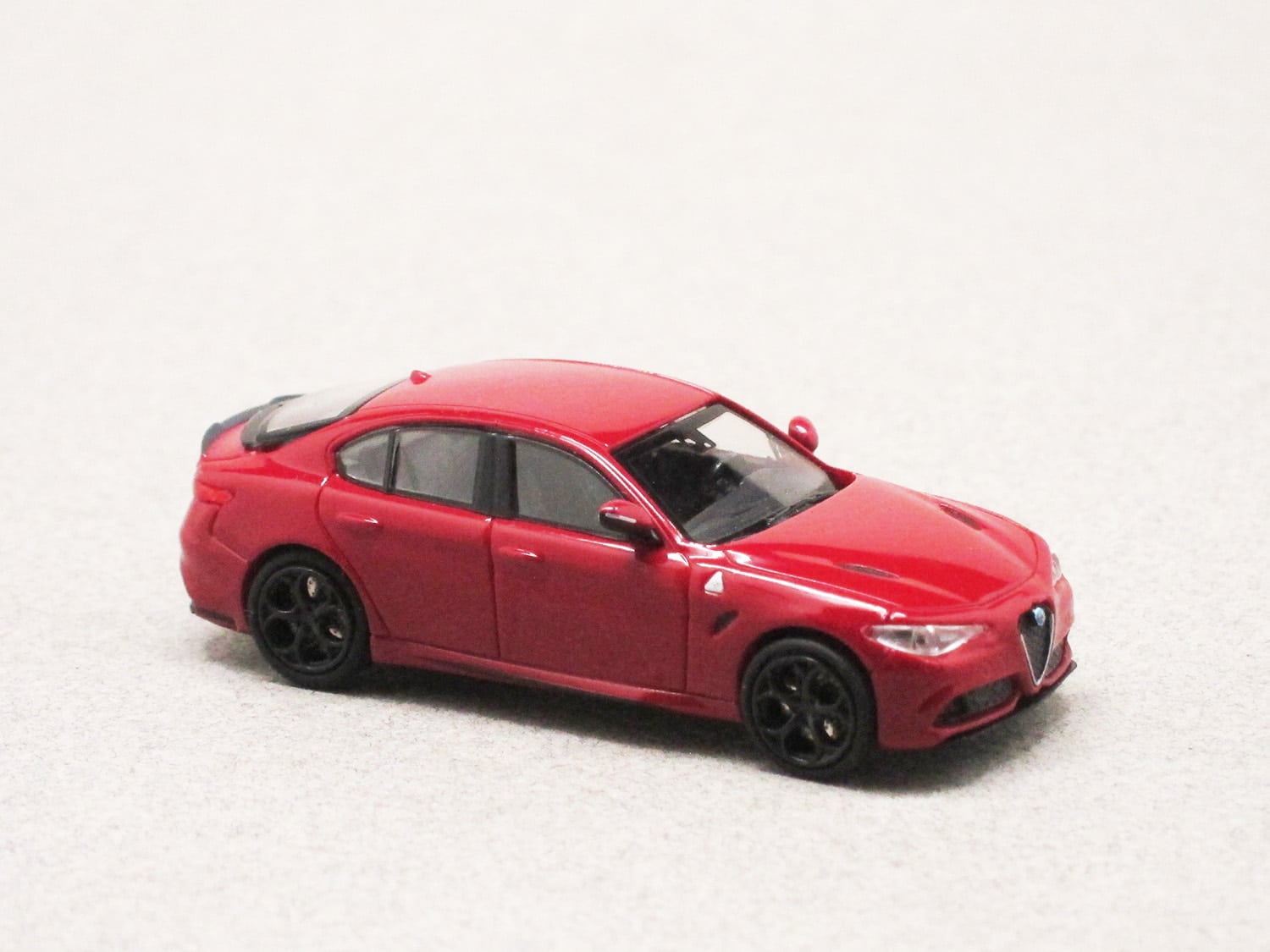 Alfa Romeo Giulia Quadrifoglio (Minichamps) 1/43e