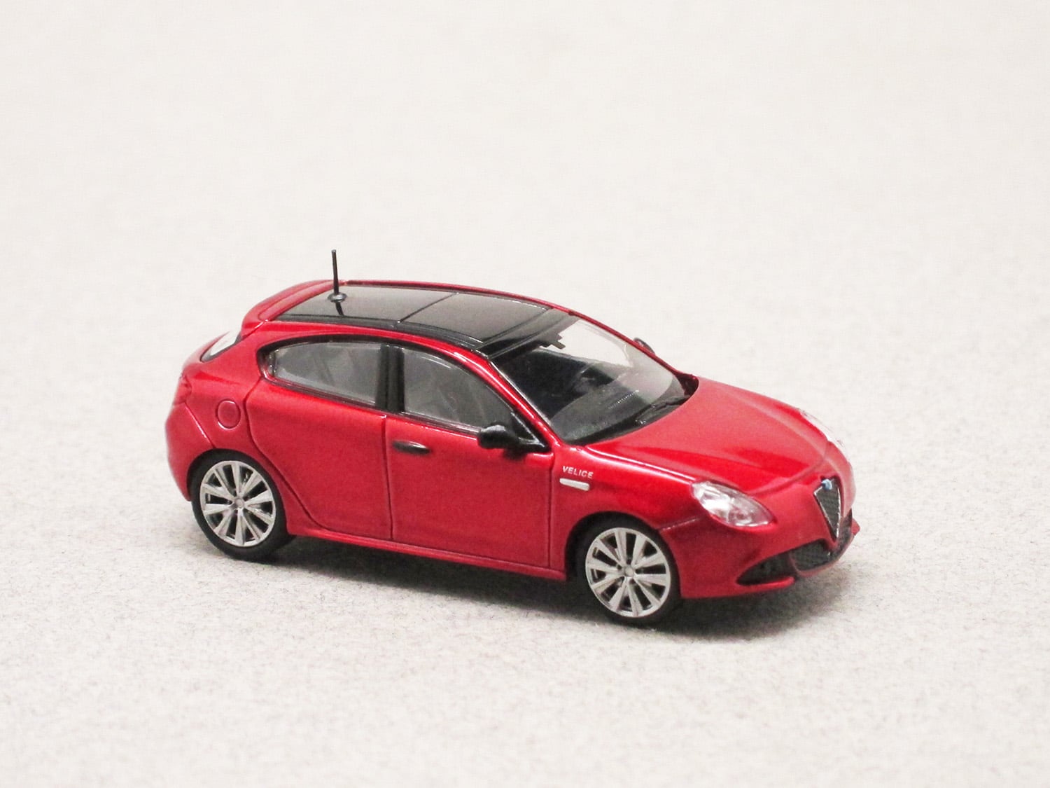Alfa Romeo Giulietta rouge (Minichamps) 1/87e