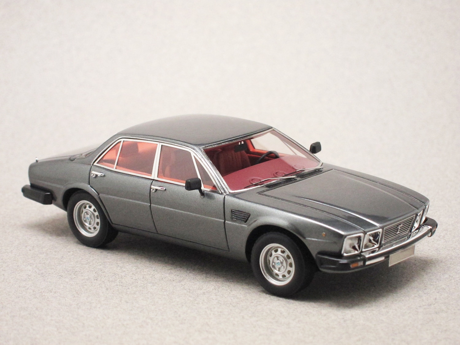 De Tomaso Deauville série 2 grise (Matrix) 1/43e