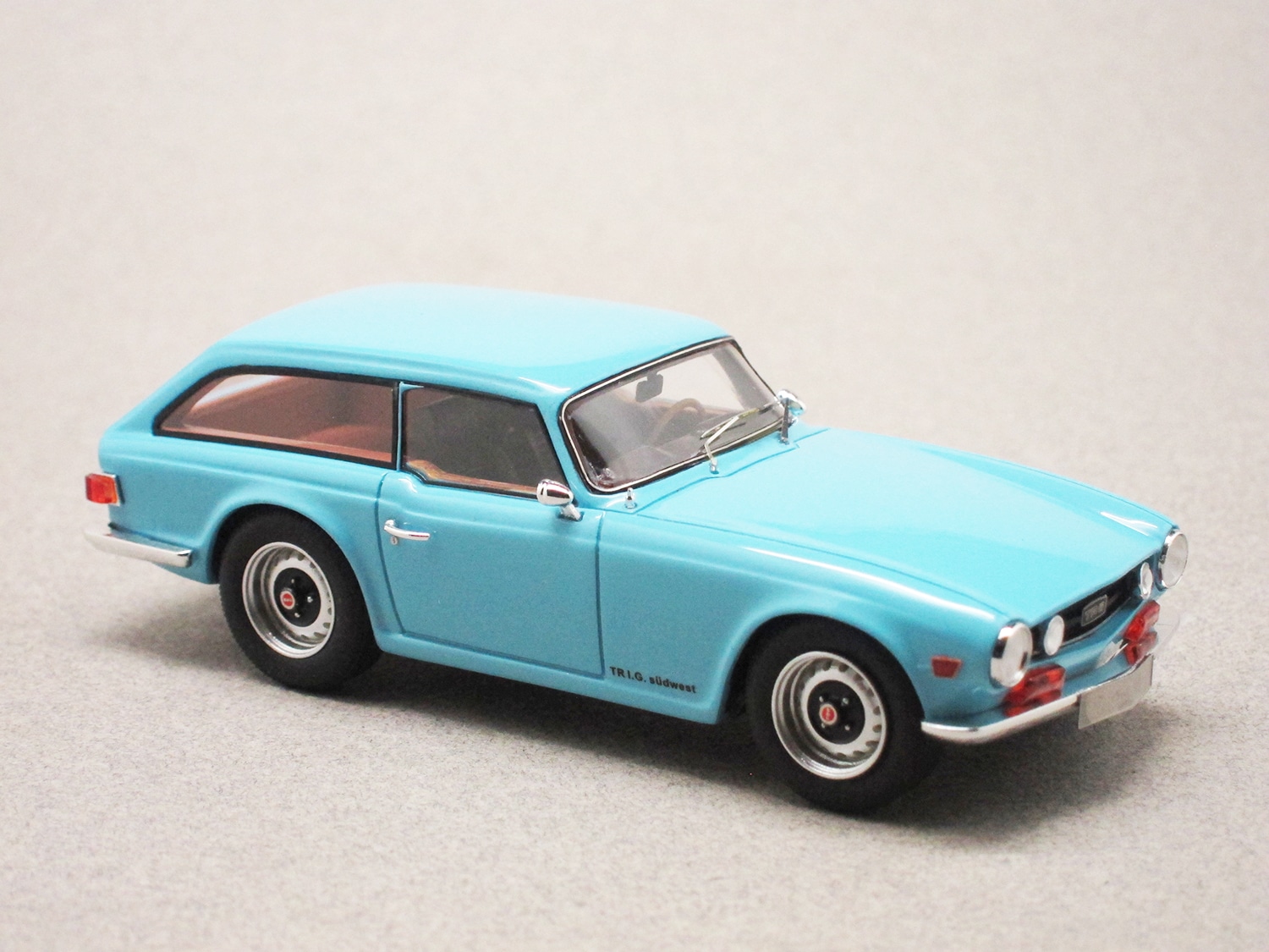 Triumph TR6 Shooting Brake bleu (Matrix) 1/43e