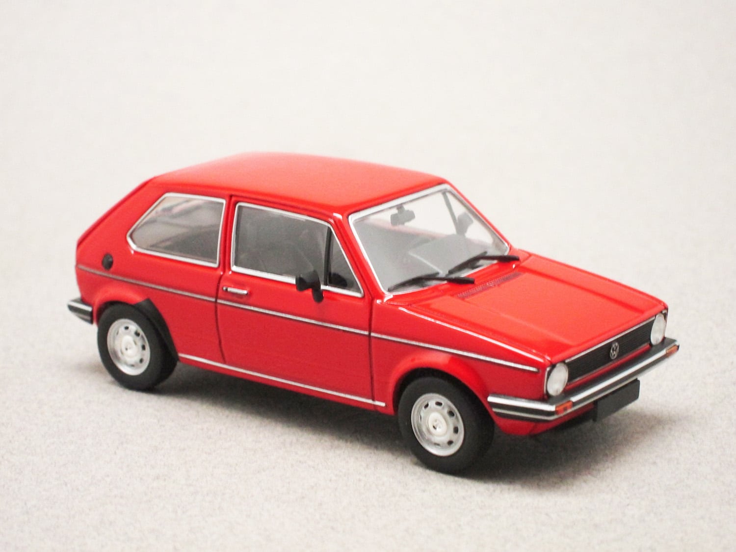Volkswagen Golf 1980 rouge (Maxichamps) 1/43e