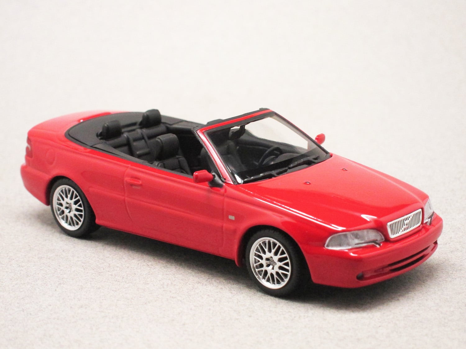 Volvo C70 cabriolet rouge (Maxichamps) 1/43e